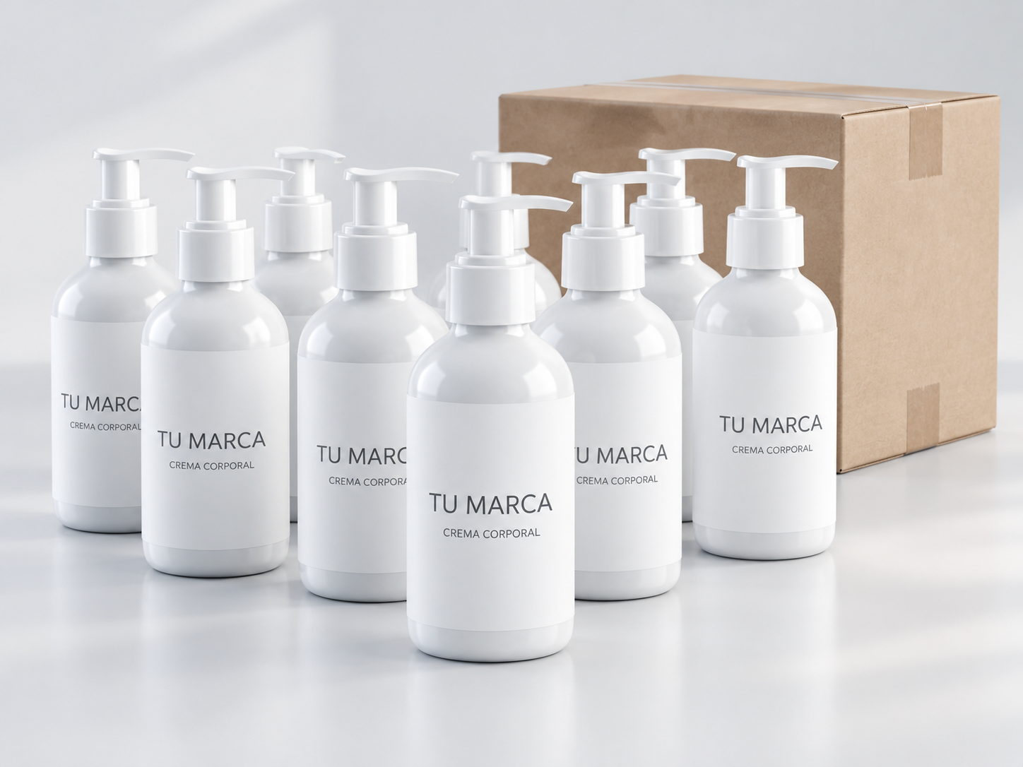 Lote de envases de crema corporal con la etiqueta TU MARCA, preparado para entrega.